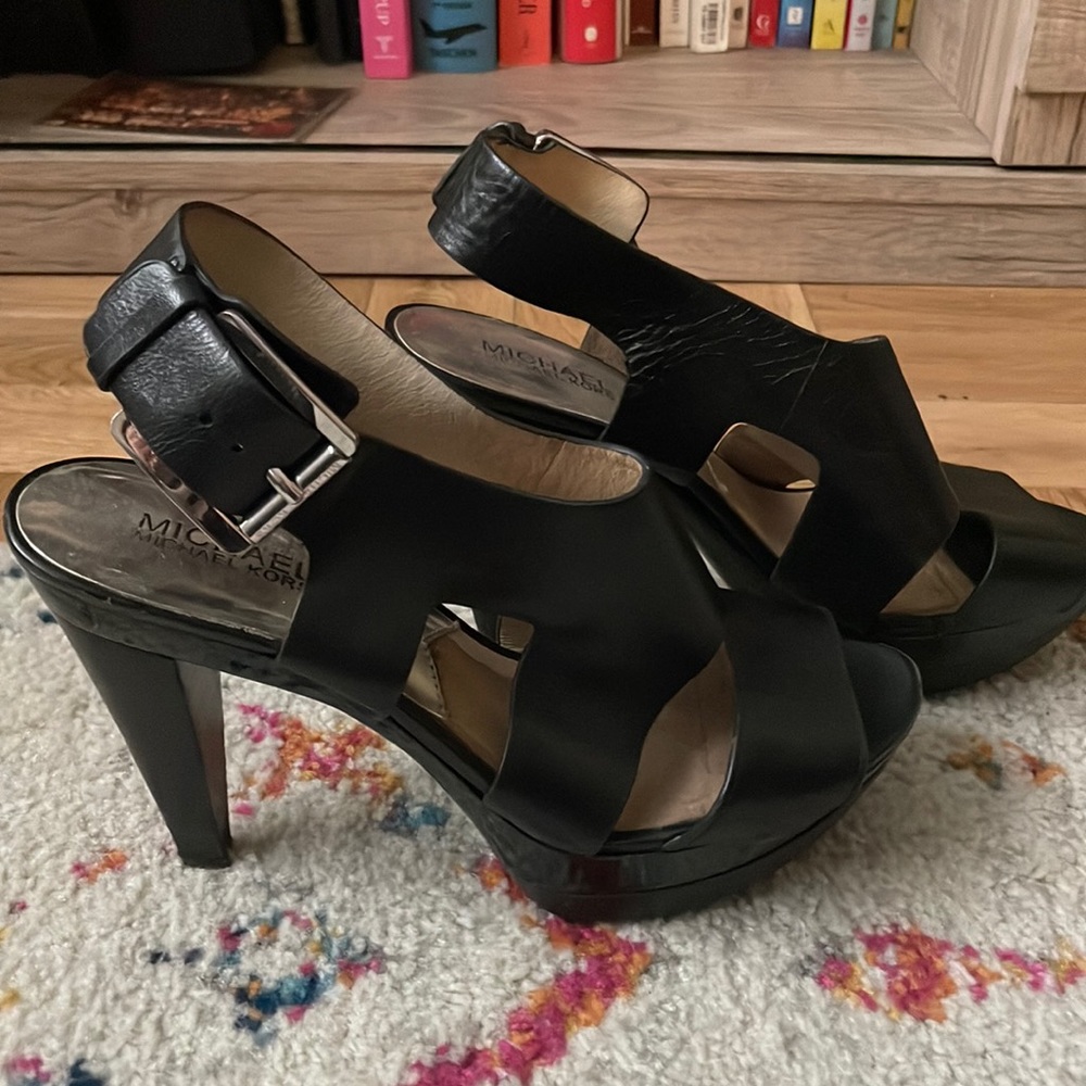 Black Michael Kors women’s size 8 open toe pumps